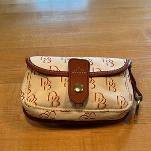 Dooney & Bourke wristlet